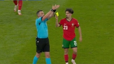 Portekiz-Fransa maçında ilginç görüntüler! Portekizli yıldız Vitinha, hakemi uyararak sarı kartını gösterdi