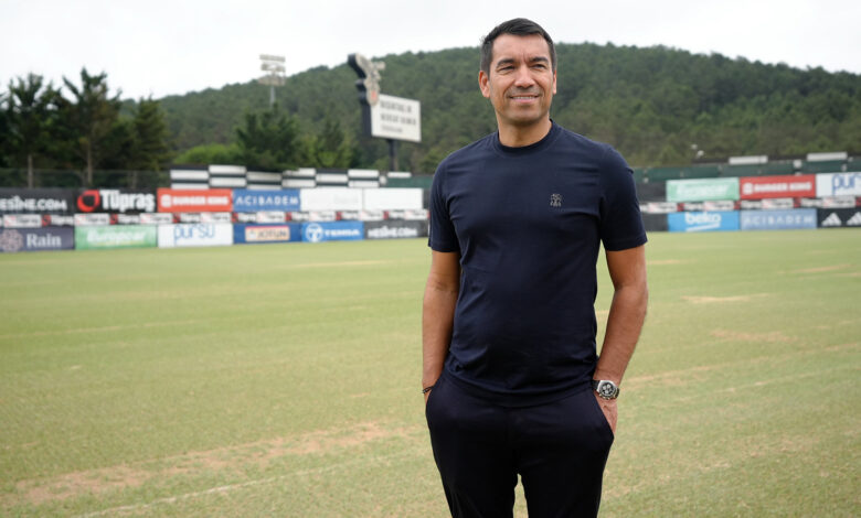 Van Bronckhorst'tan Hollanda-Türkiye maçı yorumu: "İki takım için de güzel bir maç olacağını düşünüyorum"