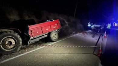 Balıkesir'de otomobil traktöre çarptı: 1 ölü, 3 yaralı