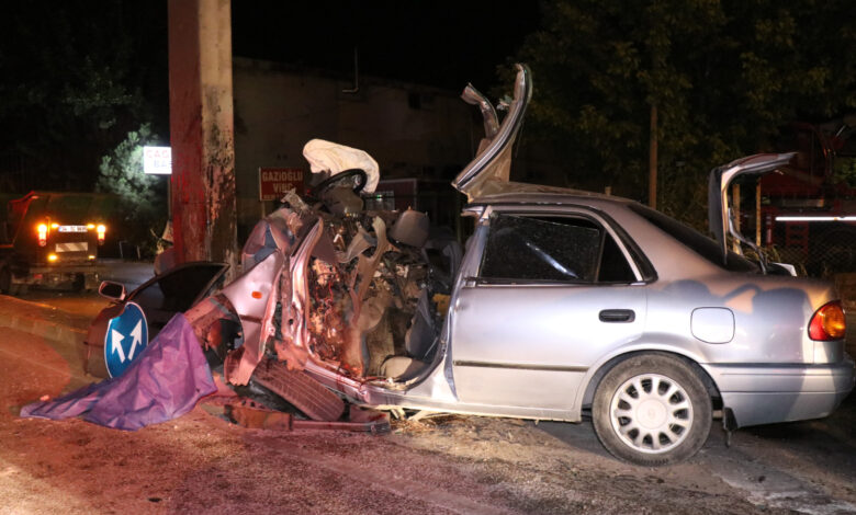 Denizli'de feci kaza! Otomobil hurdaya döndü, sürücü olay yerinde öldü