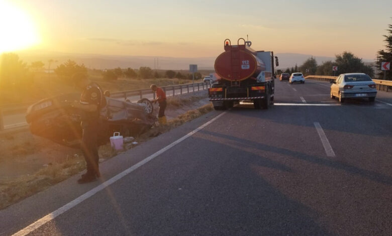 Kırıkkale'de takla atan otomobildeki 4 kişi yaralandı 