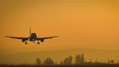 Londra-Antalya seferini yapan uçak, yolcu olay çıkarınca İzmir'e acil iniş yaptı