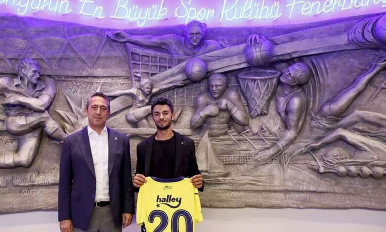 Tarlasına traktörle "Fenerbahçe" yazan çiftçi, Ali Koç'un davetiyle Kadıköy'de maç izledi