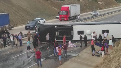 Antalya'da yolcu otobüsü devrildi: 10 yaralı