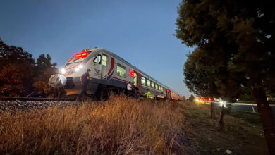 Aydın’da korkutan kaza! Raylardan geçerken tren çarptı