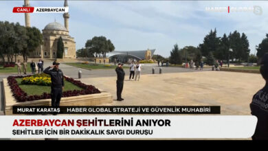 Azerbaycan'da şehitler için saygı duruşu