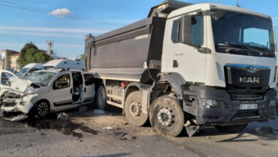 Balıkesir'de korkutan kaza! Ticari araçla kamyon çarpıştı: Çok sayıda yaralı var