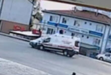 Bolu'da korkutan kaza: Ambulansla ticari araç çarpıştı