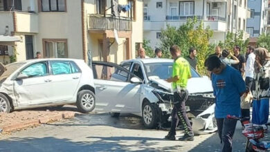 Bursa'da iki otomobilin çarpıştığı kazada 4 kişi yaralandı