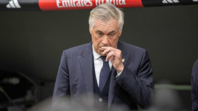 Carlo Ancelotti bütün çözümleri reddetti, "10 santimetre daha uzun olsaydı" deyip takımın kısa oyuncusunu seçti