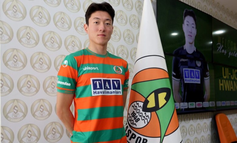 Güney Koreli golcü Ui-Jo Hwang yeniden Alanyaspor'da