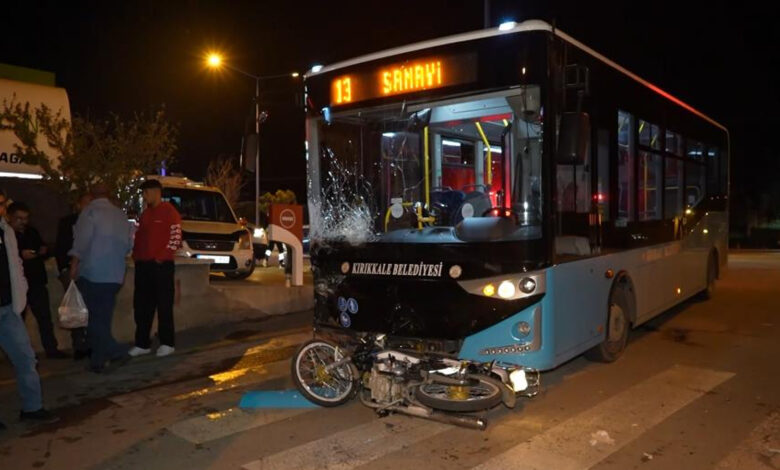 Halk otobüsüyle motosiklet çarpıştı: 14 yaşındaki çocuk yaşamını yitirdi