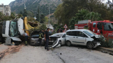 Hatay'da feci kaza! Hafriyat kamyonu 7 aracı biçti: Yaralılar var