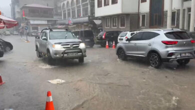 Rize'de sağanak yağış hayatı olumsuz etkiledi