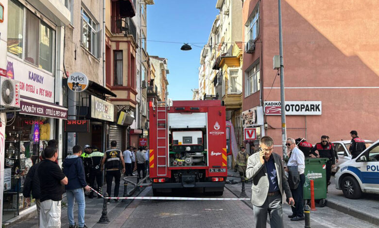 Kadıköy'de bir apartman dairesinde patlama meydana geldi: 1 yaralı