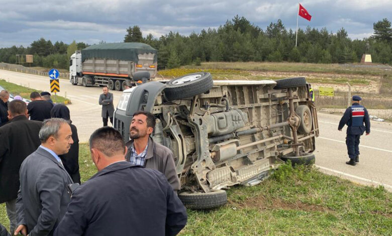 Öğrencileri taşıyan servis tırla çarpıştı: 13 yaralı