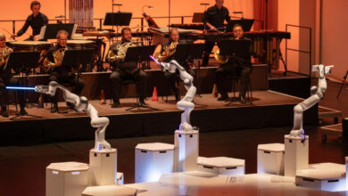 Üç kollu robot orkestra şefi Dresden’de ilk kez sahneye çıktı