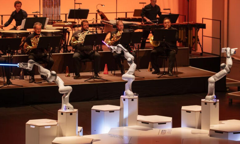 Üç kollu robot orkestra şefi Dresden’de ilk kez sahneye çıktı