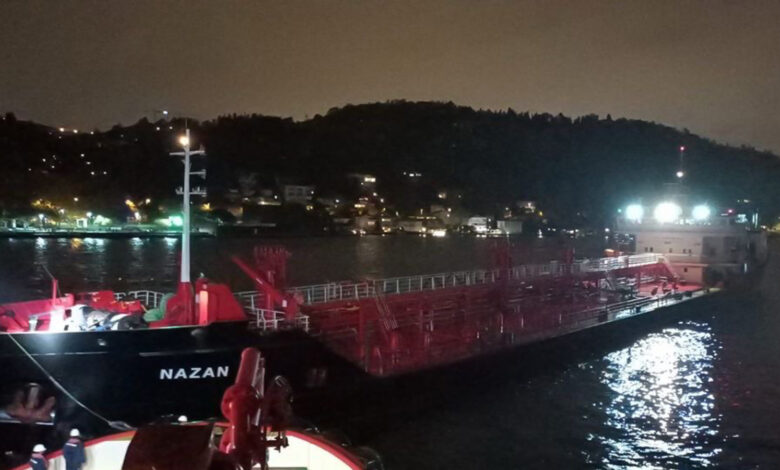 İstanbul Boğazı'nda arıza yapan tanker nedeniyle gemi trafiği çift yönlü askıya alındı